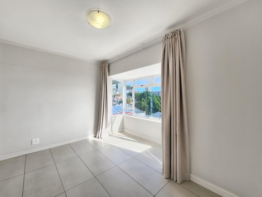 To Let 2 Bedroom Property for Rent in Green Point Western Cape